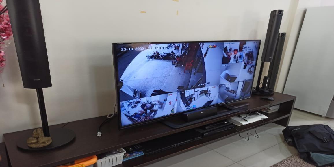 CCTV multi-camera live view on client display